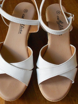 White women's sandals like new, size 36, with crisscross straps