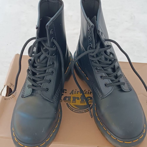 Dr. Martens 1460 black boots size 38 like new