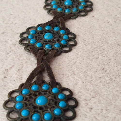 Boho belt like new with woven metal motifs and turquoise beads