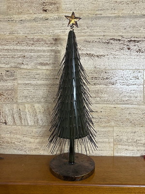 Metal Christmas tree like new
