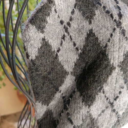 Zara wool hat unused with diamond pattern, black and gray