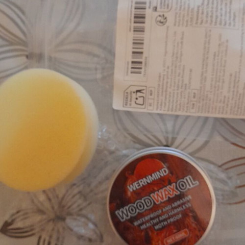 Furniture repair kit like new, 2 markers and wood wax