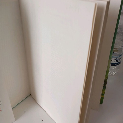 Oi Mikroi Goneis book like new, Alkis K. Tropaiatis