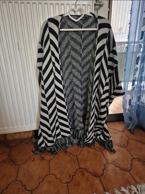Poncho jacket like new with geometric patterns and fringes