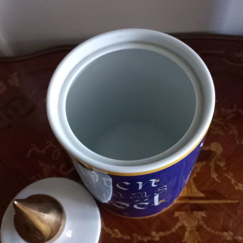 Porcelain jar for Christmas like new