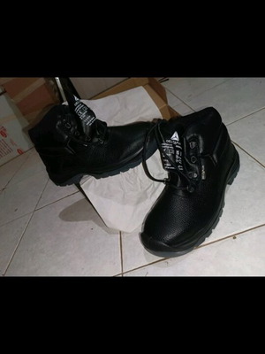 Delta Plus Jumper3 safety boots new with box
