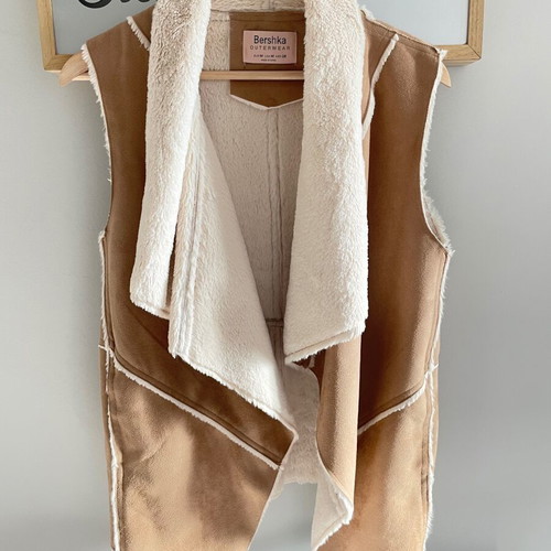 Bershka fur vest size M like new, beige brown