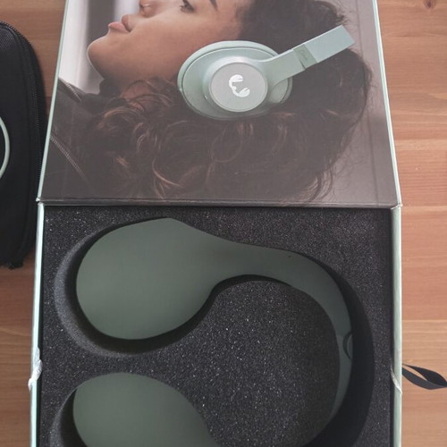 Fresh 'n Rebel Clam ANC wireless headphones like new, Misty Mint