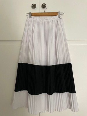 BSB midi skirt like new, perforated pleated fabric, small
