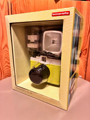 Φωτογραφική μηχανή Lomography Diana F+ Glow in the Dark Edition σαν καινούργια