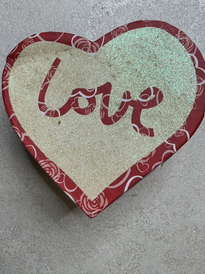 Paper heart-shaped box, small