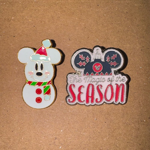 Disney Christmas pins 2 pcs like new