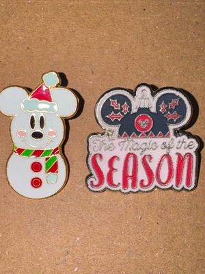 Disney Christmas pins 2 pcs like new