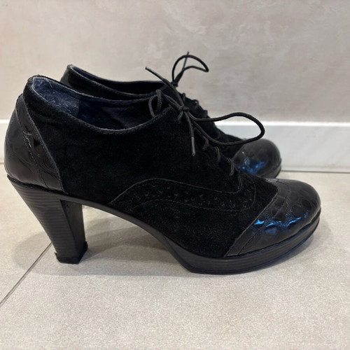 Closed heeled shoes used, size 39, eco leather and suede