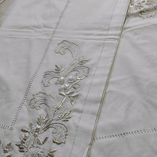 Tablecloth with 8 napkins for large dining table new