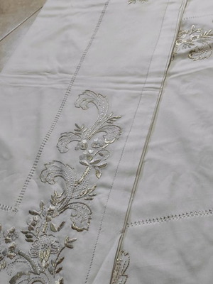 Tablecloth with 8 napkins for large dining table new