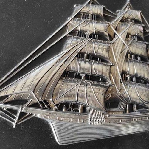 Metal ship Cliper Suecia 1860 on leather plaque like new