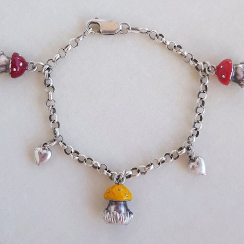 Silver 925 bracelet used with mushrooms and hearts