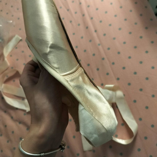 Bloch Amelie pointe shoes like new, size 5 1/2, ballet shoes