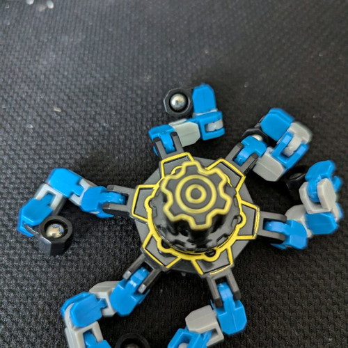 Finger spinner transformers polymorphic spider like new