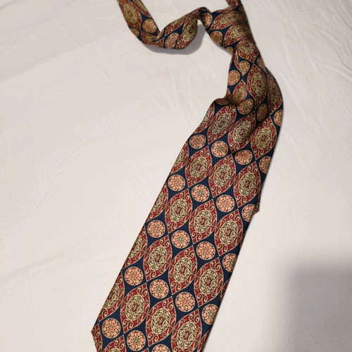 Verugia silk tie like new
