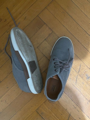 Official gray shoes like new, size 41