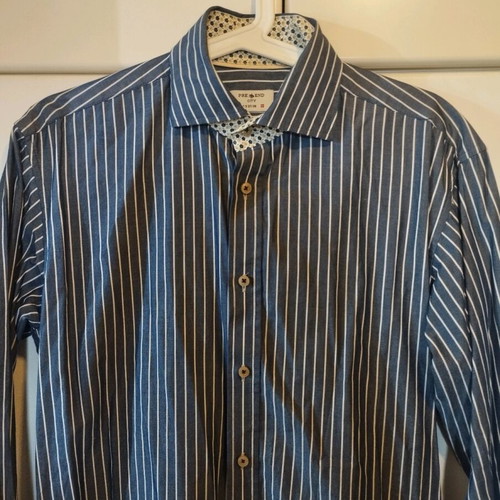 Pack of 2 men's shirts small, 100% cotton, like new, blue