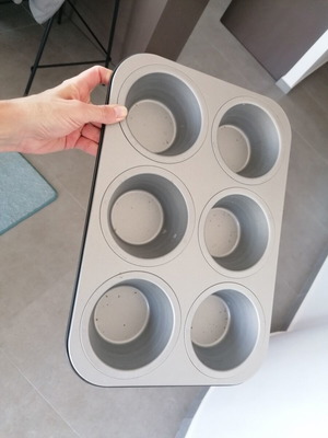 Muffin tray for 6 muffins like new