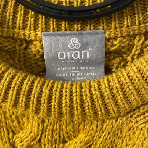 Woolen men's knitted sweater size M new, yellow gold
