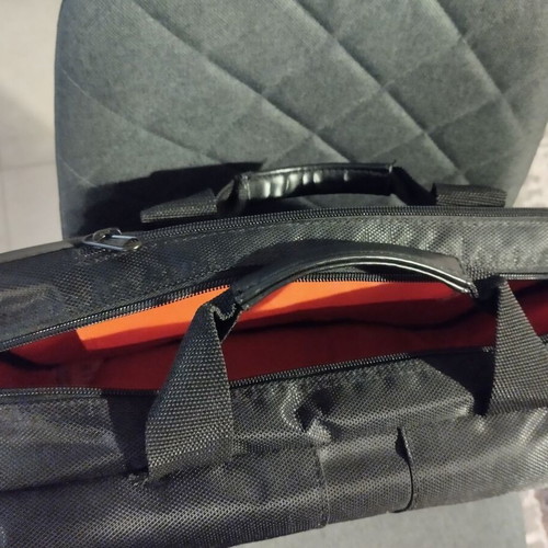 UDG Ultimate CourierBag DeLuxe 17“ like new for laptop and vinyl black