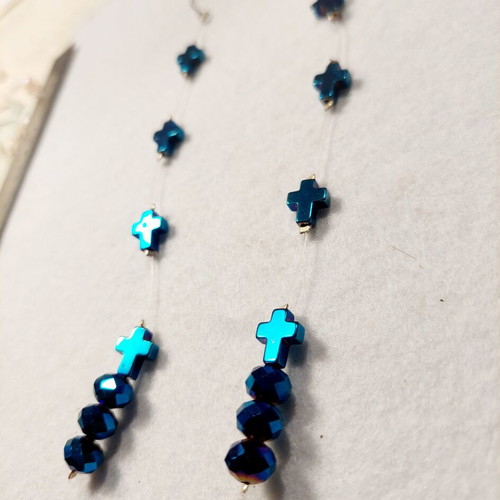 Long earrings blue iridescent, like new, hypoallergenic hooks
