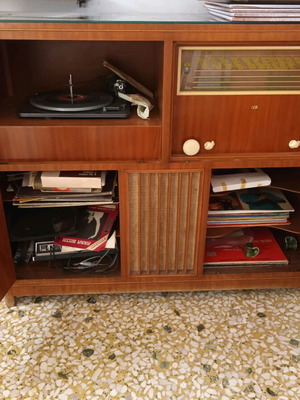Pick-up cabinet with radio used
