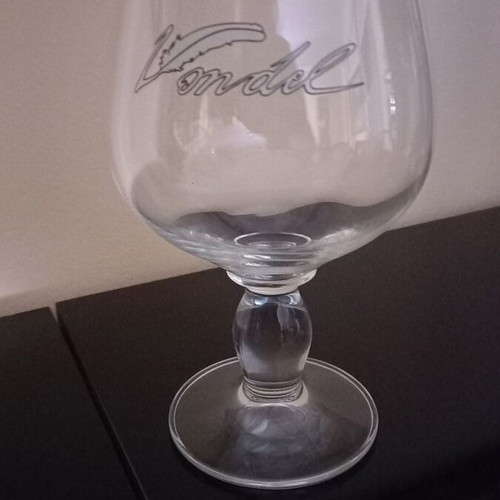 Collectible glasses from famous Belgian beer houses like new