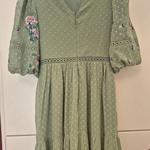 Asos embroidered floral dress like new, size XS, green