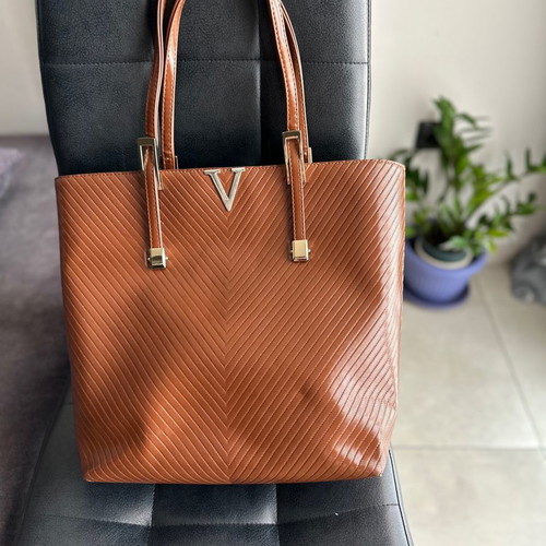 Bag in excellent condition, quite large, durable