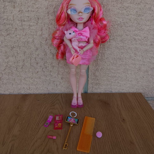 Rainbow High Pinkly Paige doll New Friends curvy edition