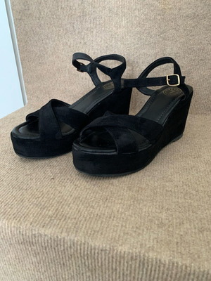 Seven black suede platform shoes like new, size 38