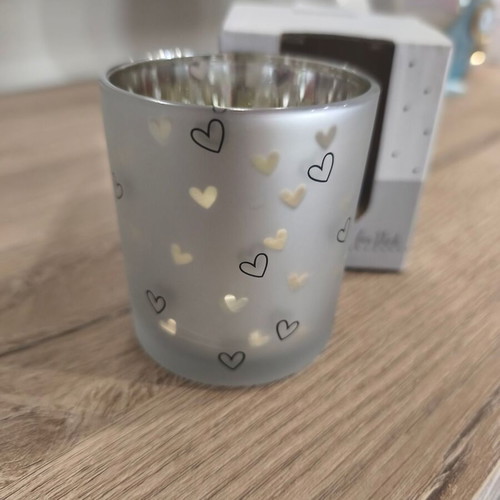 Candle holder for tealights brand new, silver with hearts