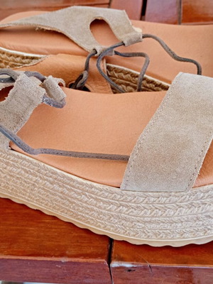 Rollini summer platform sandals size 40 like new, beige suede