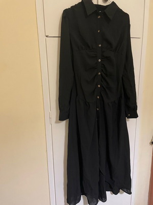 Semizie dress black like new with long sleeves size L