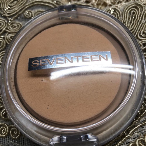 Seventeen Compact half-used with Aloe Vera SPF 15 No 3 Medium Beige used