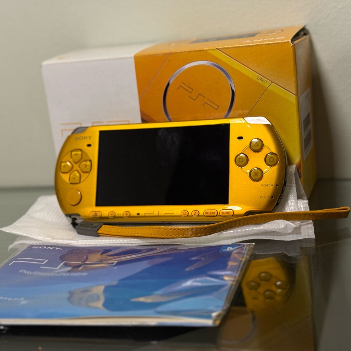 Sony PSP 3000 Bright Yellow boxed… - € 310,00 - Vendora.cy