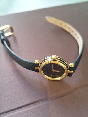Gucci γυναικείο ρολόι χειρός vintage, σαν καινούργιο, μαύρο και χρυσαφί