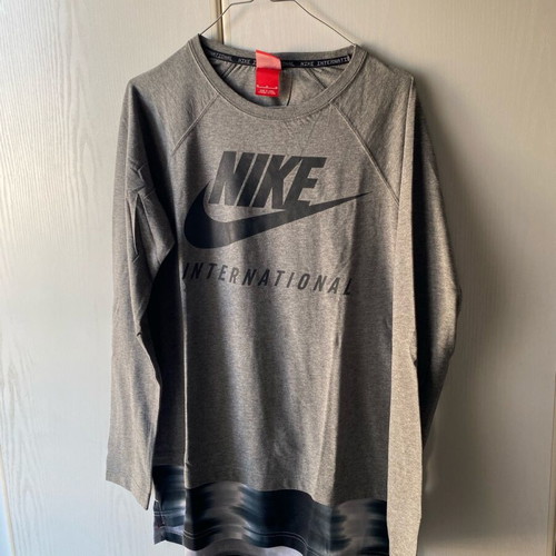 Nike sweatshirt medium like new, gray