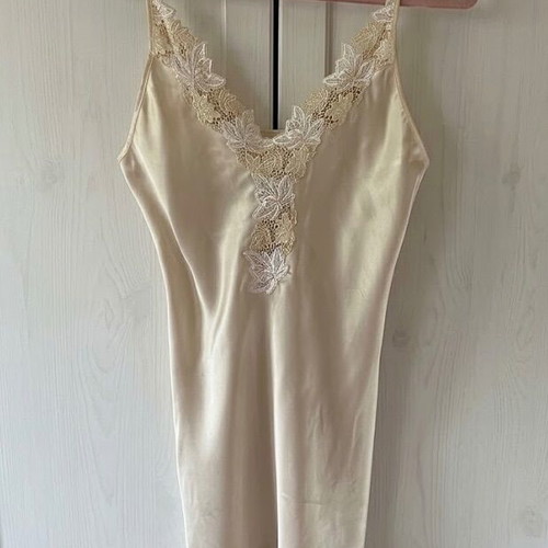 Lise Charmel Paris σατέν slip dress με κεντητή δαντέλα champagne σαν καινούργιο