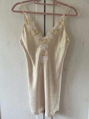 Slip dress Lise Charmel Paris με κεντητή δαντέλα, σαν καινούργιο, σατέν champagne