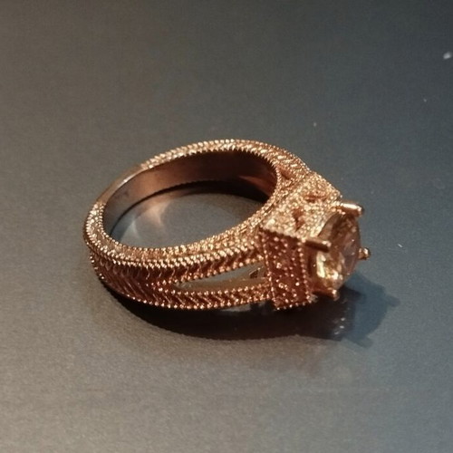 Elegance rose gold ring with yellow stone, size 18 mm