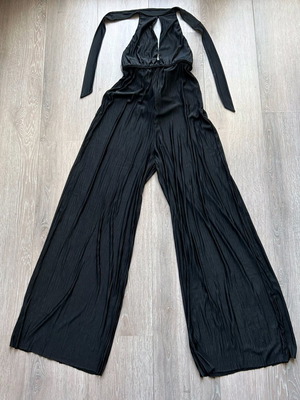 Women's jumpsuit black like new with neck tie