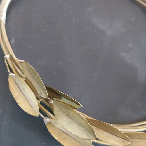 Brass wreath with olive branch like new