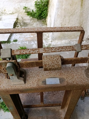 Ζυγαριά πλαστιγκα μεταχειρισμένη, διαστάσεις 1μ x 0,55μ x 0,85μ